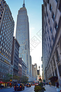 美国纽约哥伦比亚大学美国纽约街道高楼背景