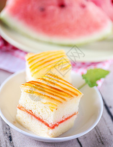 三角形西瓜蛋糕香甜可口的奶油蛋糕背景
