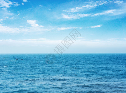 瓦蓝明朗天空蓝色的海天一线背景