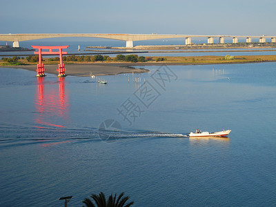 红脚印日本的海边背景