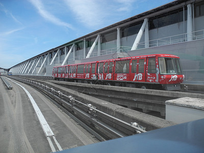 日本机场短驳车高清图片