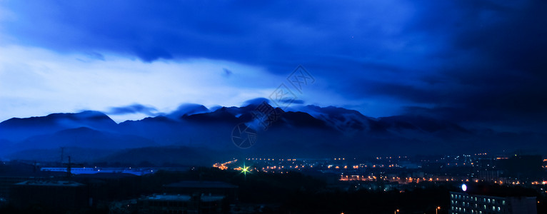 乌云雷雨庐山夜景背景