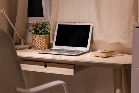 家居科技美好生活书桌上的笔记本电脑背景