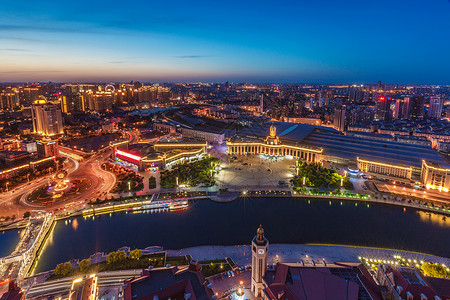 夜晚的广场俯瞰天津站背景