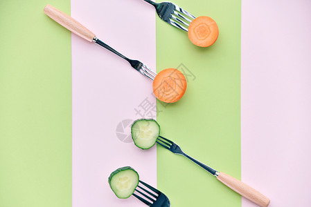时尚餐具叉子上的蔬菜背景