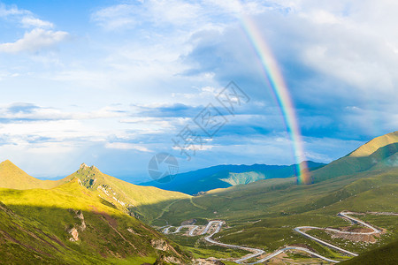 阳光彩虹风景背景