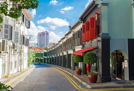 蓝天和白天新加坡牛车水街景背景