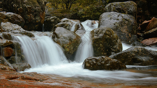 瀑布石头安吉太湖源山水溪流背景