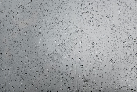 灰色恤雨天的窗背景