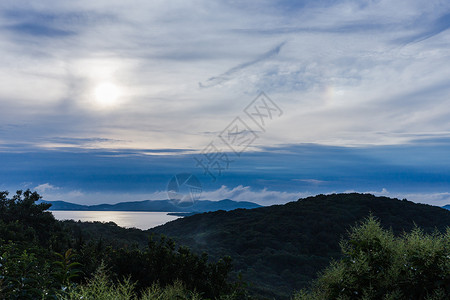 傍晚宝界山林公园蠡湖风景高清图片