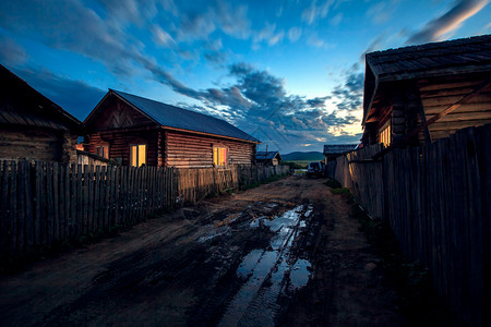 夜晚木屋中俄边境的小城夜景背景