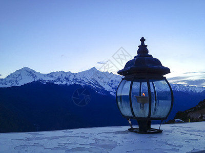 西藏酥油灯背景图片