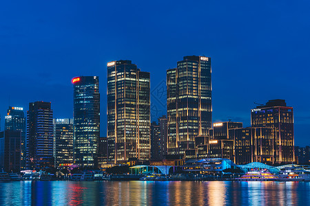 冷色调风景城市高楼夜景背景