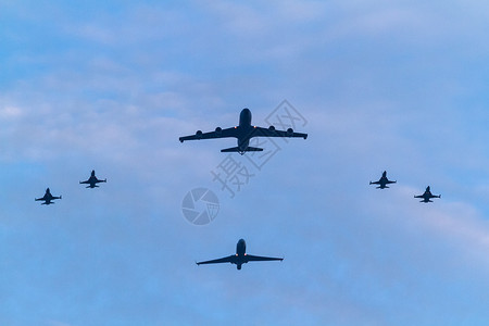 团队飞机在空中演习表演飞机排列飞行背景