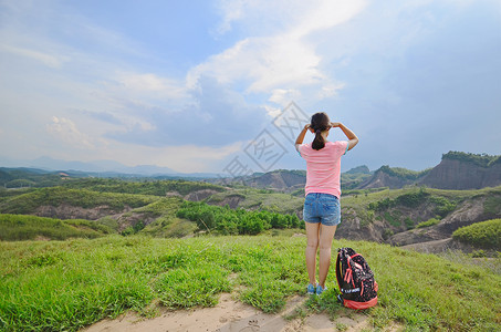 湖南春天独自远方旅行的女人背景