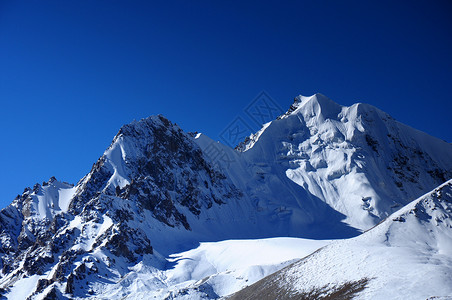 深谷新疆帕米尔高原雪峰背景