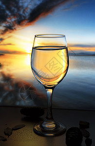 创意玻璃杯静物摄影高清图片