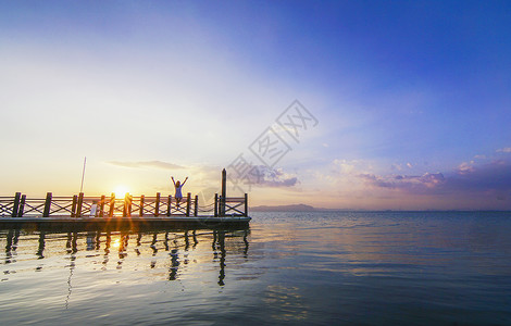 滇池湿地滇池夕阳落日背景