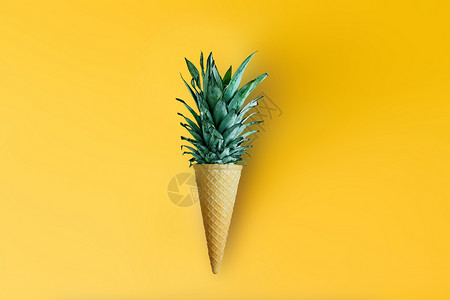 直筒菠萝叶的冰淇淋蛋筒设计图片