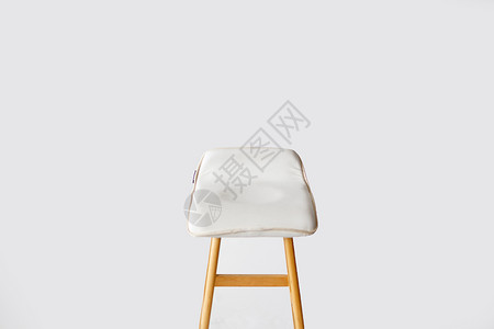 白色背景上的椅子背景图片