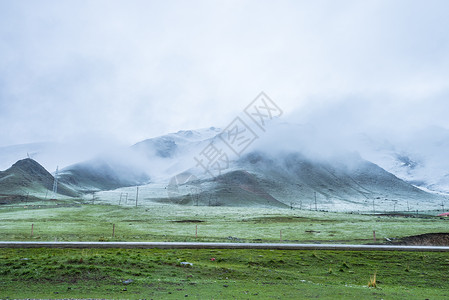 祁连山草原雪山公路背景图片