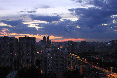 灯火下的城市夜幕下的哈尔滨华灯初上背景