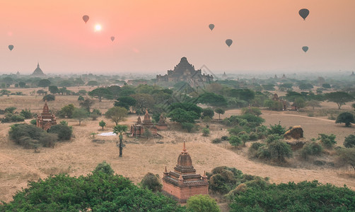 缅甸热气球缅甸蒲甘佛塔日出背景