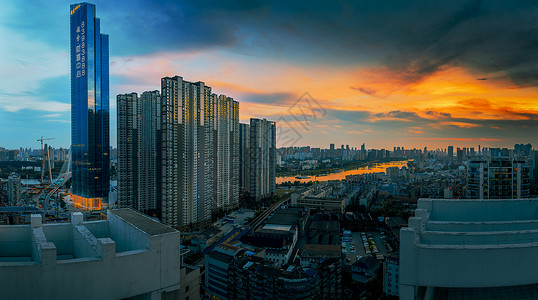 中心财富湖北武汉硚口越秀财富中心晚霞背景