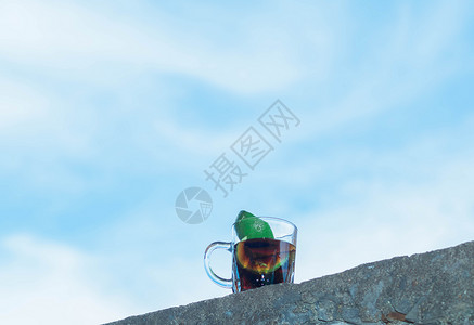 空水瓶夏日小清新摄影背景