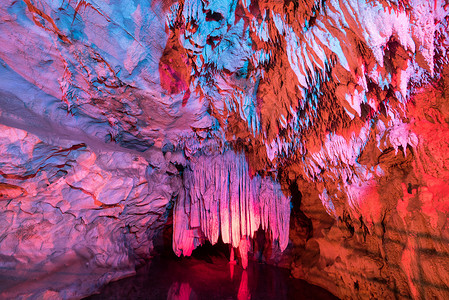 云南洞穴石头彩绘素材高清图片