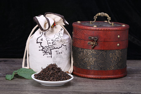 红茶和茶叶罐子图片