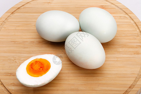 两个鸡蛋美味好吃的咸鸭蛋背景
