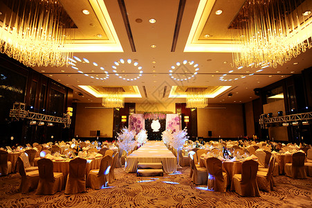 龙年酒店布置金色系婚礼舞台背景