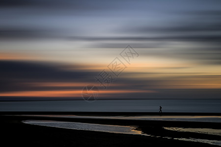 砺剑青海湖二郎剑夕阳背景