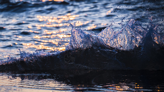 大海水滴素材阳光下溅起的浪花碎沫背景
