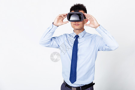 商业男性体验科技VR眼镜高清图片