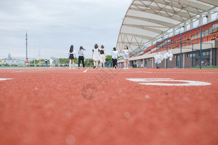 校园跑道操场背景图片