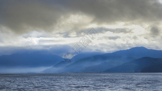 泸沽湖泸沾湖沿岸高清图片