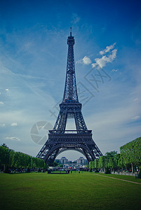 塔菲尔贝格法国巴黎埃菲尔铁塔背景