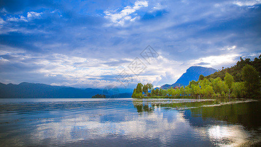 渐变风景远方的彩云背景