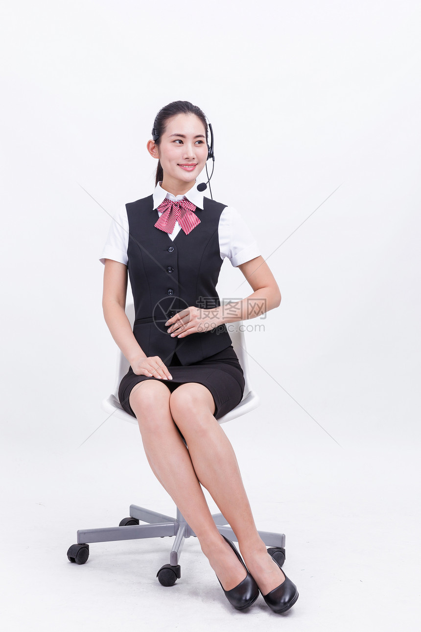 商务职业美女客服坐在椅子上图片