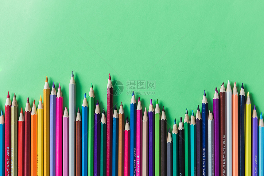 教育知识彩色铅笔排列图片