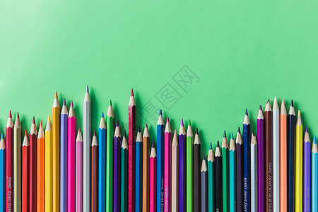 教育知识彩色铅笔排列背景图片
