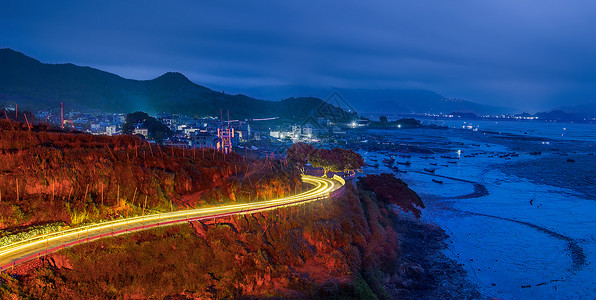 沿海环境清晨，海滩边的繁忙公路背景