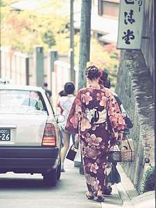 日本穿和服的女性背影背景图片