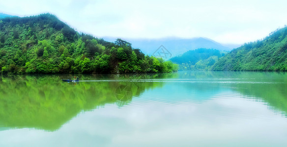 静静的湖水背景图片