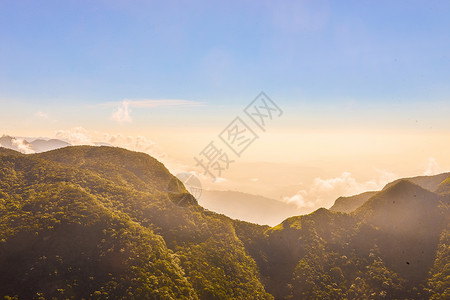 山峰远方日出高清图片