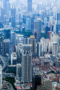 航拍视角的高楼林立的上海高清图片
