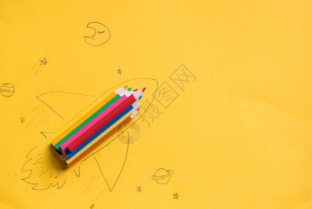 青春梦想文案创意黄色背景铅笔飞船背景