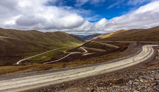 盘山公路越过高山高清图片